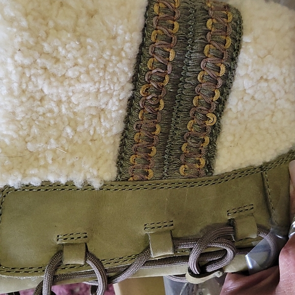 Boots - Picture 7 of 9